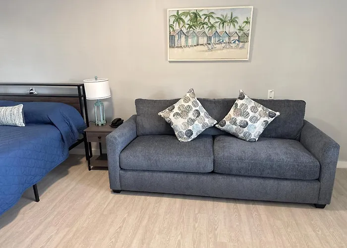 Barefoot Bay Motel 2*