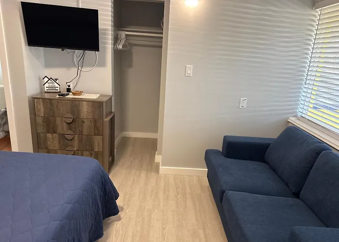 Barefoot Bay Motel 2*
