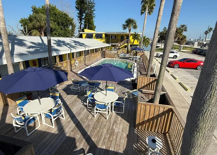Barefoot Bay Motel