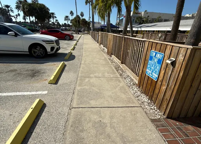 Motel Barefoot Bay 2*