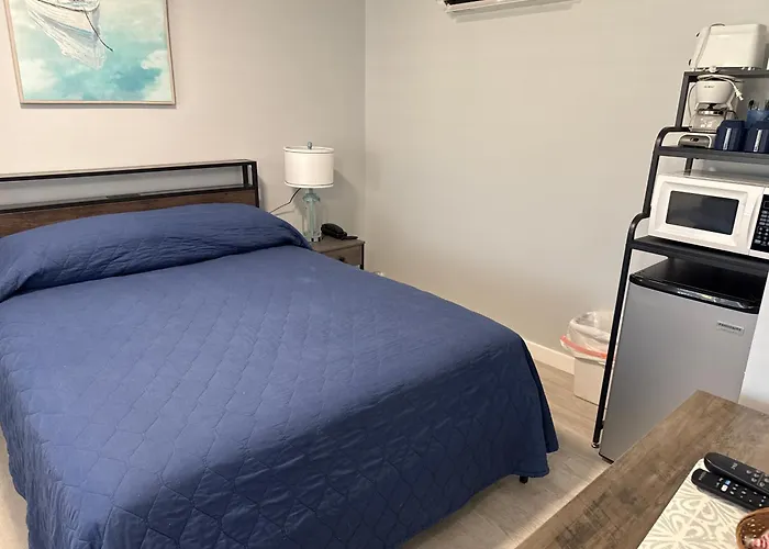 Barefoot Bay Motel
