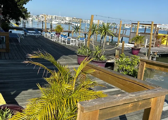 Barefoot Bay Motel 2*