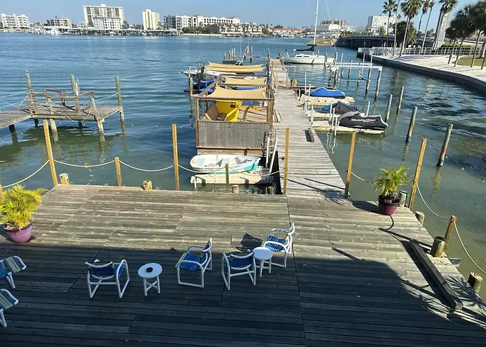 Motel Barefoot Bay 2*