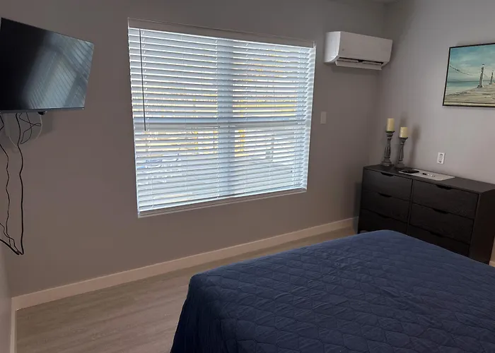 Barefoot Bay Motel 2*