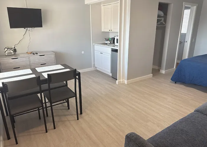 Barefoot Bay Motel